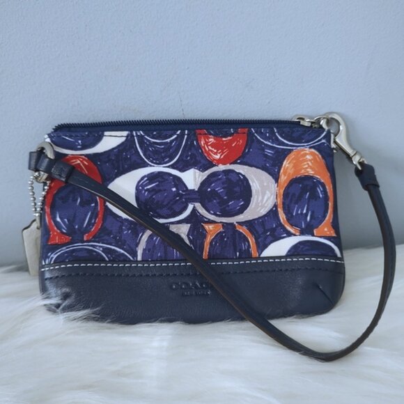 Coach Legacy Heritage Signature C wristlet EUC - Picture 1 of 5